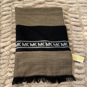 NWT Women’sMichael Kors Black and Brown Logo Scarf One Size
